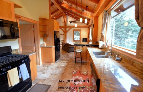 Alyeska Apartamento | Loft-Baño en la habitacion-Firma-Vista a la Montana-Hayloft Cottage