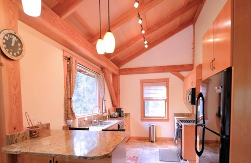 Alyeska Apartamento | Loft-Baño en la habitacion-Firma-Vista a la Montana-Hayloft Cottage
