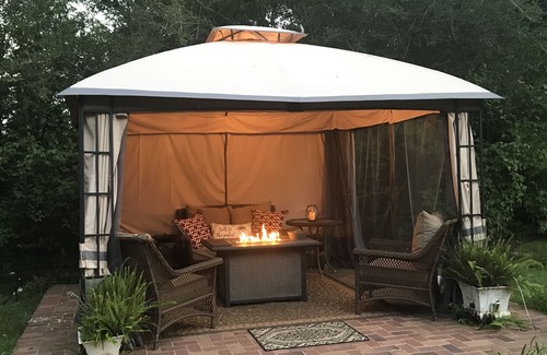 Lexington Casa | Carriage House Villa and gardens in downtown historic Lexington SC