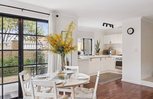 North Perth Apartamento | Carrington Retreat – Quiet 2BR Stay Near Shops, Buses & City Fringe