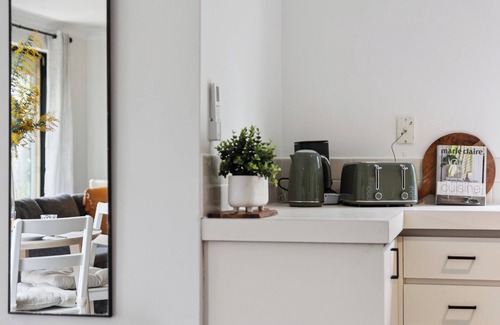 North Perth Apartamento | Carrington Retreat – Quiet 2BR Stay Near Shops, Buses & City Fringe