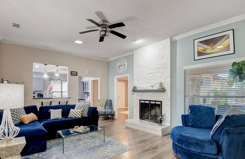 North Central Carrollton Casa | Carrollton Retreat! 4BD / POOL TABLE *