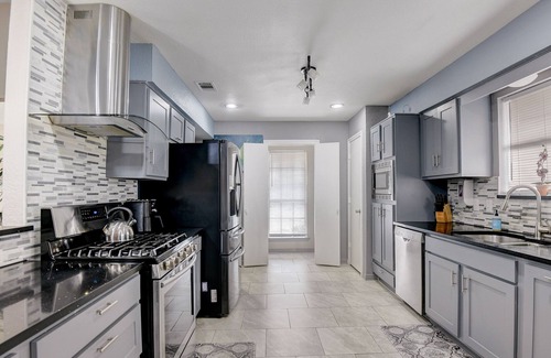 North Central Carrollton Casa | Carrollton Retreat! 4BD / POOL TABLE *