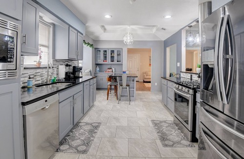 North Central Carrollton Casa | Carrollton Retreat! 4BD / POOL TABLE *