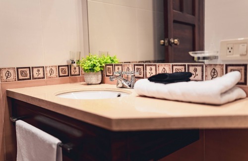 Cuenca Cama Y Desayuno | Casa 11-24 by Casa Bolivar