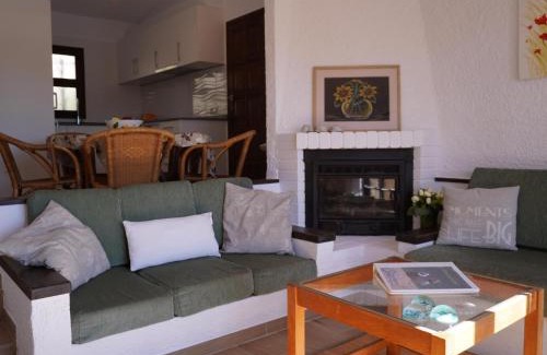 Torroella de Montgri Casa | Casa a Solric con piscina compartida, 3 habitaciones, cerca de L'Estartit y playas - ES-323-40