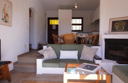 Torroella de Montgri Casa | Casa a Solric con piscina compartida, 3 habitaciones, cerca de L'Estartit y playas - ES-323-40