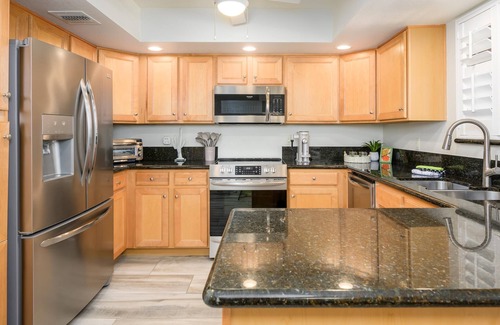 Paradise Valley Village Condominio | CASA ACACIA-Camelback Mtn view at Anasazi Village