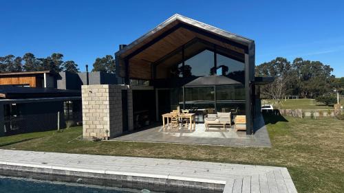 Colonia de Chapadmalal Casa | Casa Agustina - Casa En Barrio Privado San Benito, Chapadmalal Para 6 PAX Con Pileta - Hola Sur