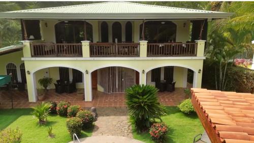 Esterillos Centro Apartamento | Casa Amarilla