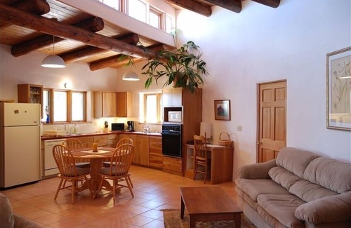 El Rito Casa | Casa Ambrosia: casa única de Adobe con vistas a la montaña en un hermoso valle del río