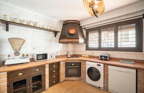 Illora Apartamento | Casa amplia y acogedora con chimenea en Íllora