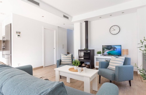 L'Escala Chalet De Esquí | Casa Anastasia con piscina, moderna y acogedora