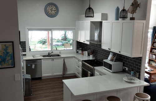 Mannering Park Casa | Casa Bianca en el lago