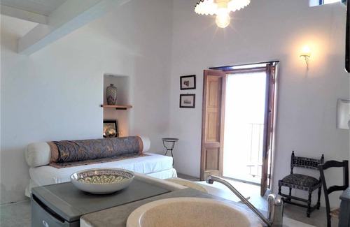 Malfa Apartamento | Casa Blanca: a pocos pasos del mar, en el pequeño puerto de Malfa