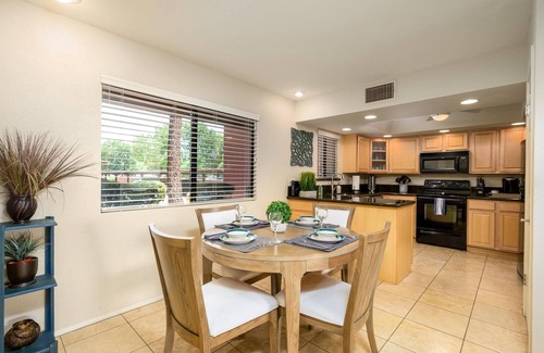 Paradise Valley Village Condominio | Increíbles vistas del campo de golf! ¡El paraíso te espera!