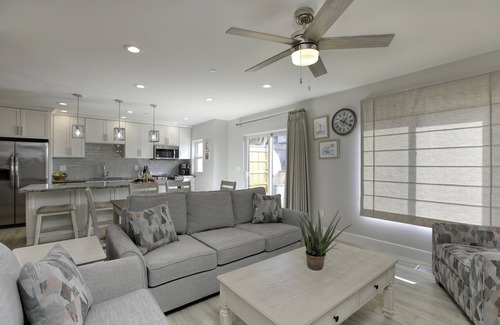 Callender Casa | Casa Blanca 3Bdrm Home Steps from Beach, Golf & Wine