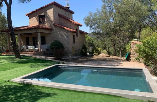 San Martín de Valdeiglesias Casa | Casa con piscina y vistas al Pantano de San Juan