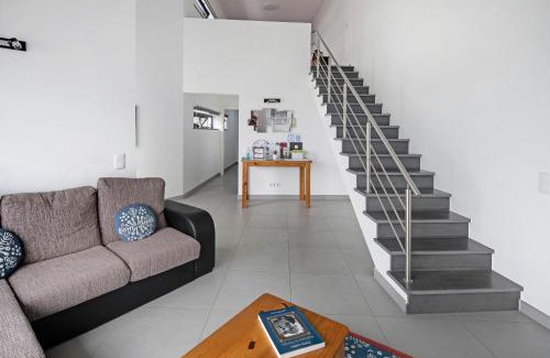 Porto Judeu Casa | Casa Caminho da Esperança