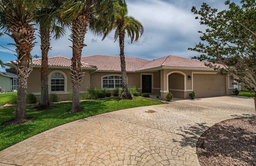 Palm Harbor Casa | Casa Canal Waterfront Heated Pool & Spa Retreat
