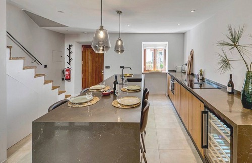 Lagoa e Carvoeiro Chalet De Esquí | Casa Caracol - Fancy Townhouse with all Thinkable Luxury