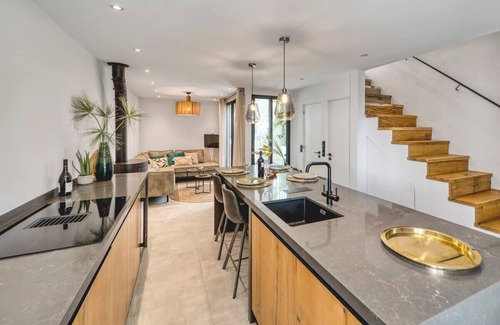 Lagoa e Carvoeiro Chalet De Esquí | Casa Caracol - Fancy Townhouse with all Thinkable Luxury