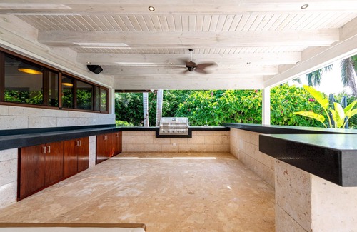 Las Palmas Villa | Casa Carter! 5 bedroom villa with pool, jacuzzi, outdoor BBQ & staff