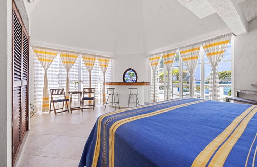 Ek Balam Village Cama Y Desayuno | Exclusivo Loft privada en la playa y Gran Cenote!