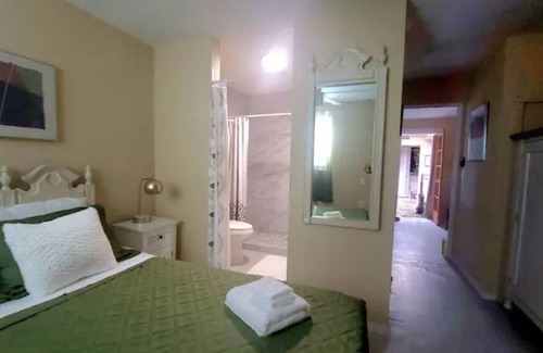 Green Valley Casa | Casa Chido with Bonus Casita Main House