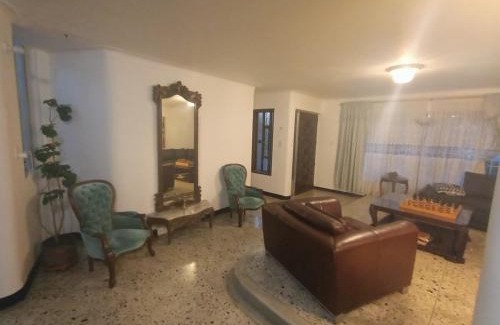La Candelaria Apartamento | Casa Clásica Zona Centro Medellín, Casa Villa para 8H