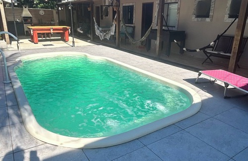 Rasa Casa | Casa com 3 Suites e com Cozinha e Quintal com Churrasqueira e Piscina