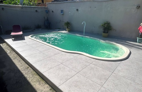 Rasa Casa | Casa com 3 Suites e com Cozinha e Quintal com Churrasqueira e Piscina