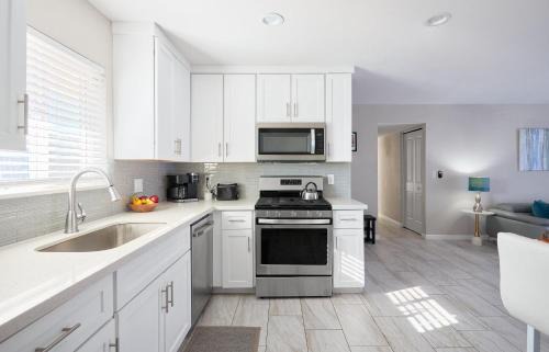 New Papago Parkway Casa | Casa Con Casita - Private Pool - 8 min to Old Town