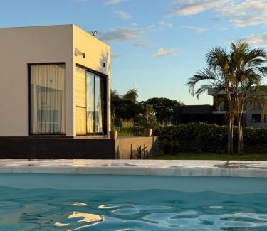 Corrientes Casa | Casa con Piscina sobre Laguna Brava - Tranquilidad y Naturaleza en Barrio Privado