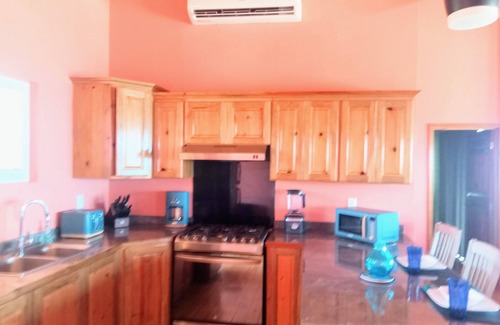 Isla de Utila Casa | Casa Corazon - Striking Beach Home