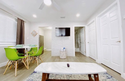 Lauderdale Harbours Apartamento | Casa Cordova Apartments By Lowkl