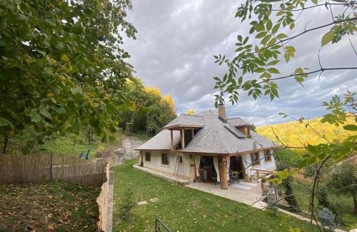 Teisani Casa | Casa cu șindrilă