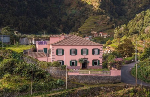 Sao Jorge Casa | Casa da Fajã Alta is a traditional manor house, full of charm and comfort.