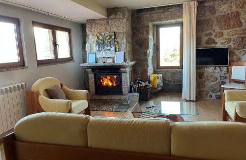 Cova Casa | Casa da Lage - Piscina privada Sazonal - Vistas rio - Gerês