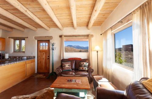 Arroyo Hondo Casa | Casa de Alfarero - Hot Tub - EV Charger - Gas Grill - Mountain Views