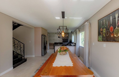 Benedito Novo Chalet De Esquí | Casa de campo c/ Wi-Fi, jardim e churrasqueira