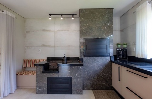 Benedito Novo Chalet De Esquí | Casa de campo c/ Wi-Fi, jardim e churrasqueira