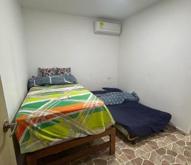 Sabanilla Casa | Casa de campo con piscina, aire acondicionado, estacionamiento privado con BBQ