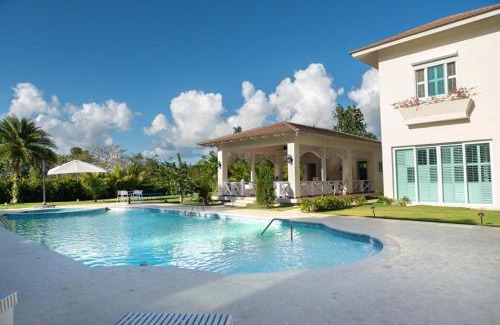 Casa de Campo Villa | Casa de Campo Luxury Villa with private Pool & Jacuzzi, Near Beach, Marina, Golf, Restaurants & Altos de Chavon