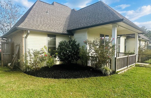 Hammond Casa | Casa de' Copper Hill. Your Home away from Home.