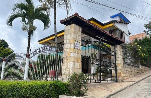 Mesitas del Colegio Casa | Casa de descanso en mesitas del colegio VILLA LUZ