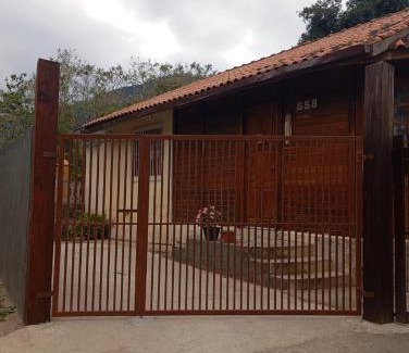 Miguel Pereira Casa | Casa de Madeira no Centro