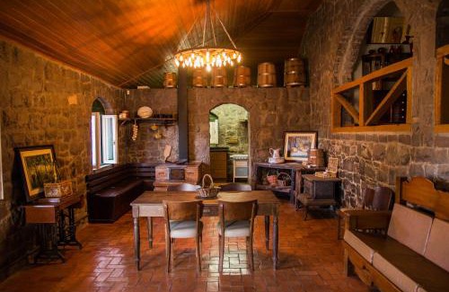 Caminhos da Eulalia Casa | Casa de Pedra Mena Kaho