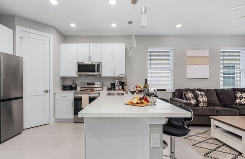 Bonita Springs Casa | Casa de Sol! Modern Pool/Spa Home!