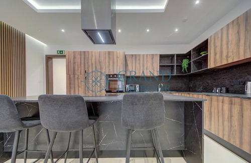 Ghaxaq Casa | Casa Del 'Arte in Ghaxaq – Rooftop Pool & Garage